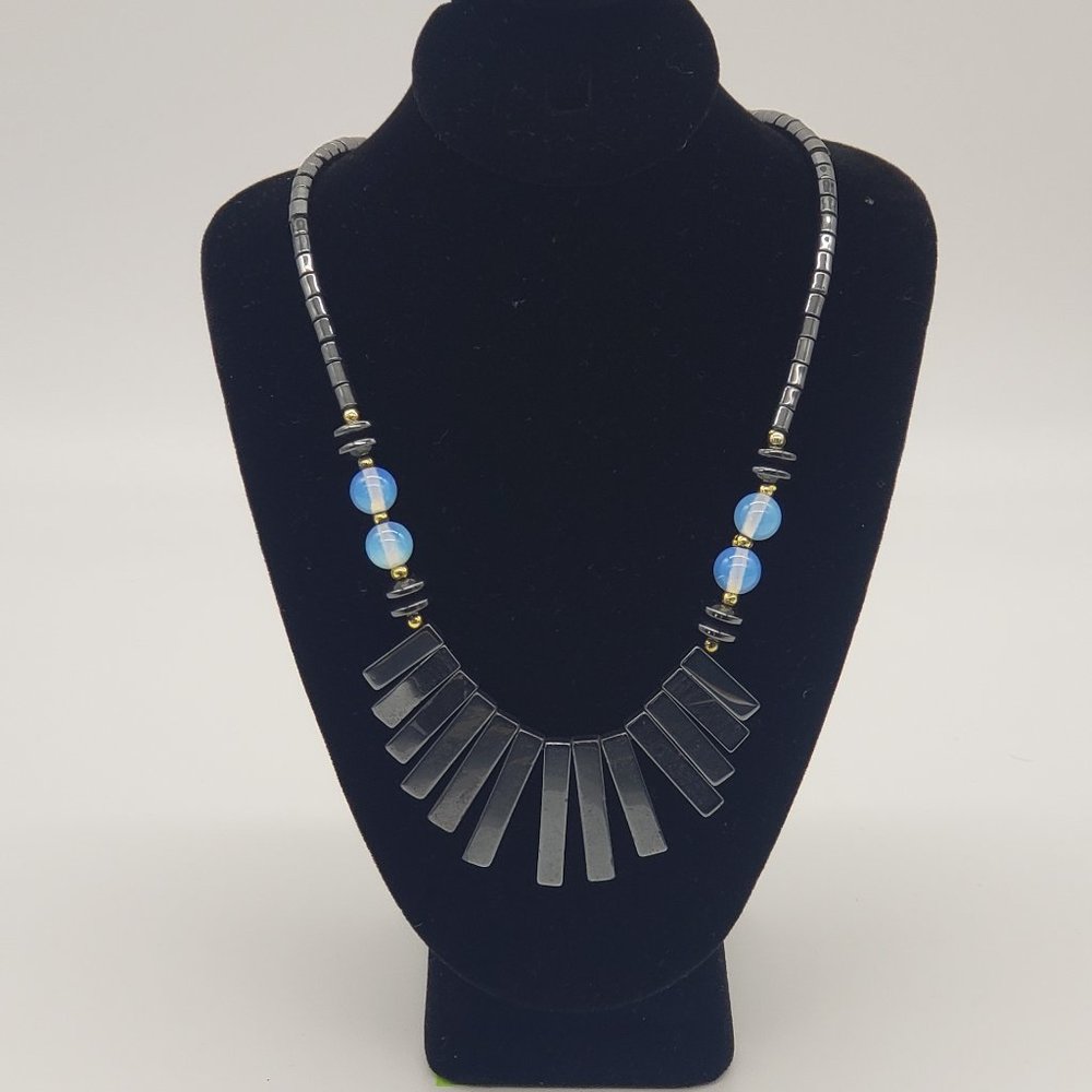 Fan Necklace – Vintage ladies hematite semi-precious gemstone necklace